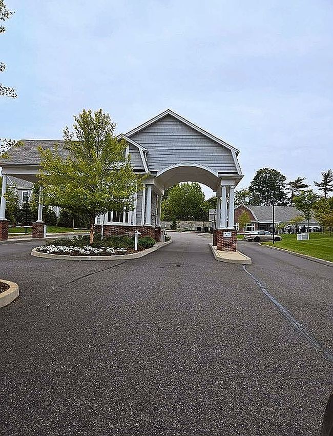 Photo of 242 Coach Dr #53, Woodbury, NY