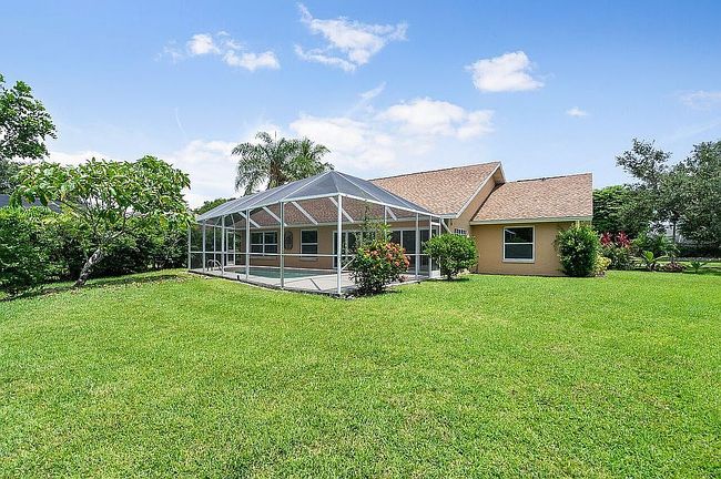 Image of 2160 Pine Woods Cir