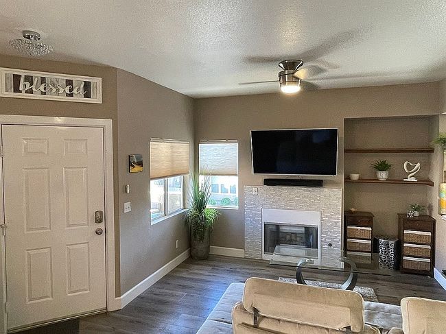 Image of 251 S Green Valley Pkwy