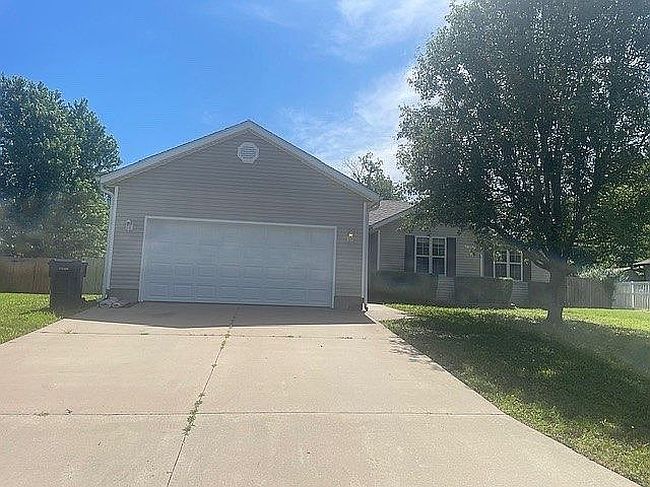 Photo of 2031 Redbird Dr, Webb City, MO