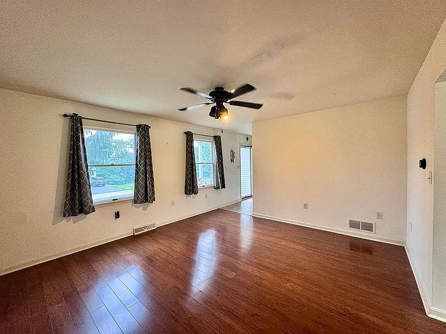 Image of 3478 Sullivan St