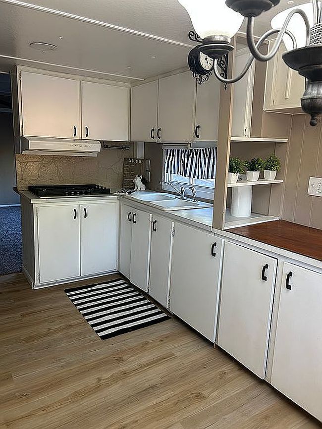 Image of 9340 Foothill Blvd Trailer 62