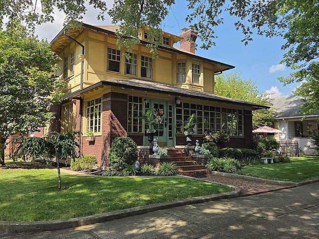 Photo of 316 W Broadway St