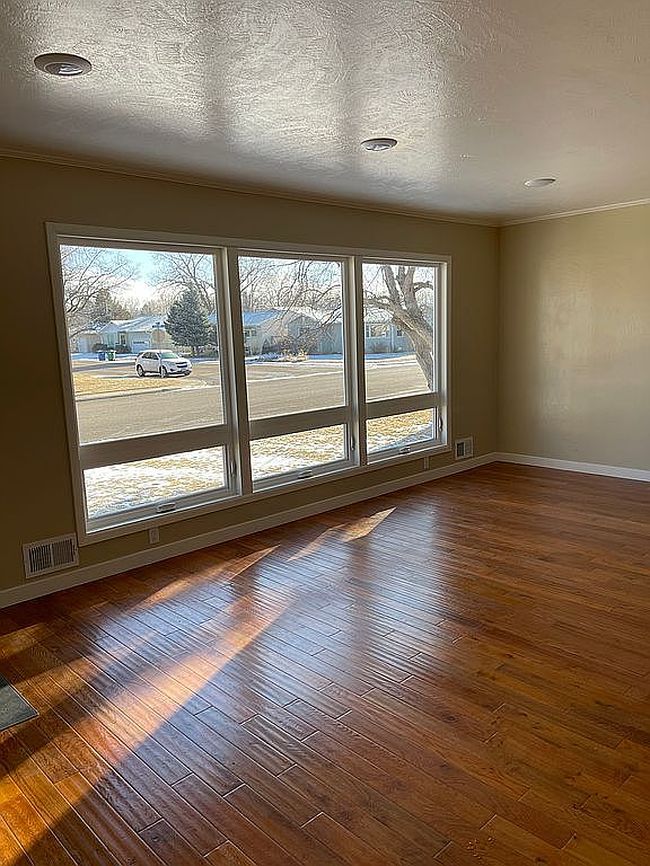 Image of 1300 Gladstone St