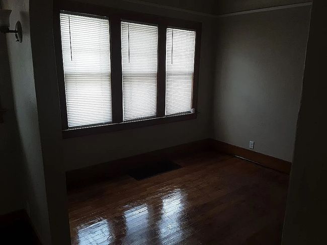 Photo of 3232 Ruckle St, Saginaw, MI