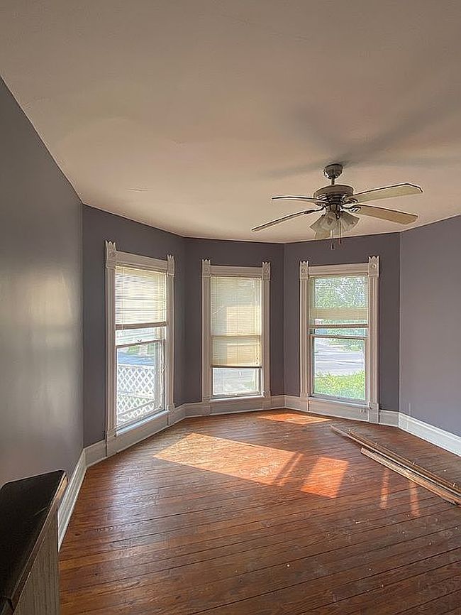 Image of 203 E Washington St