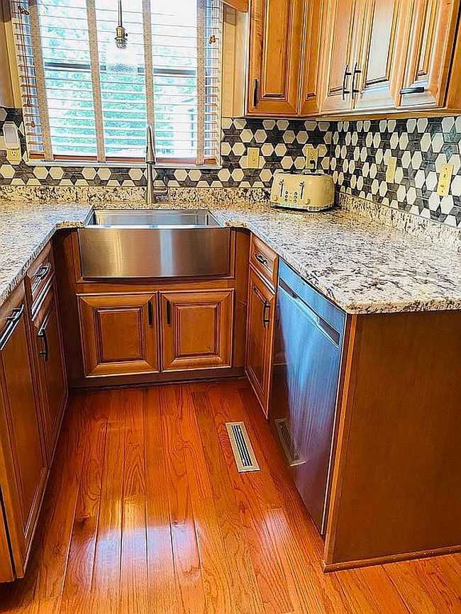 Image of 1077 Navigator Rd