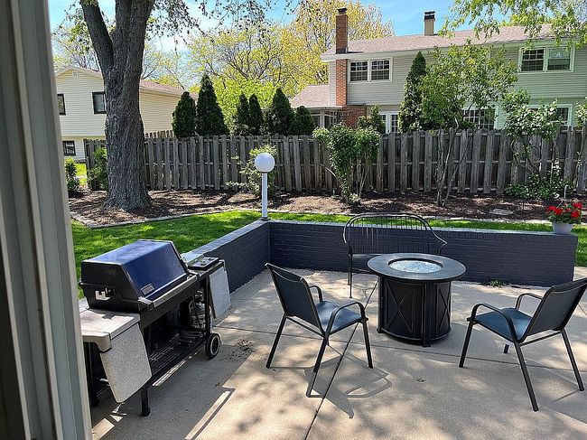 Image of 6S184 Lakewood Dr