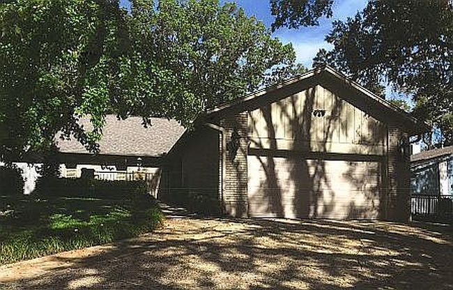 Photo of 1828 Willow Point Dr