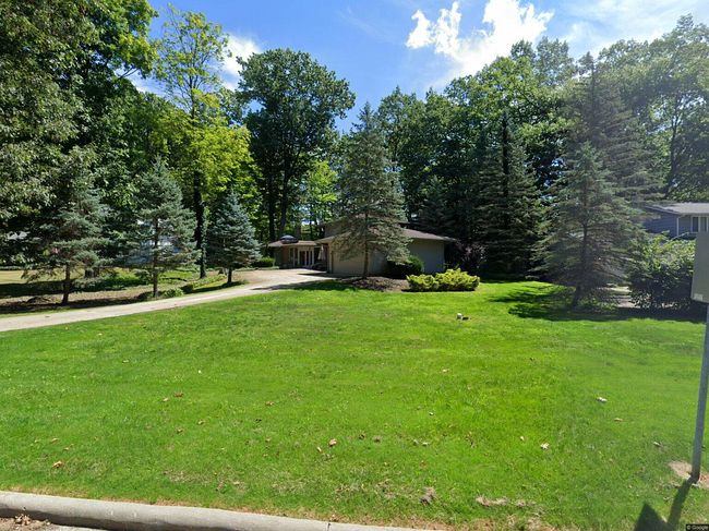 Photo of 17571 Merry Oaks Trl, Chagrin Falls, OH