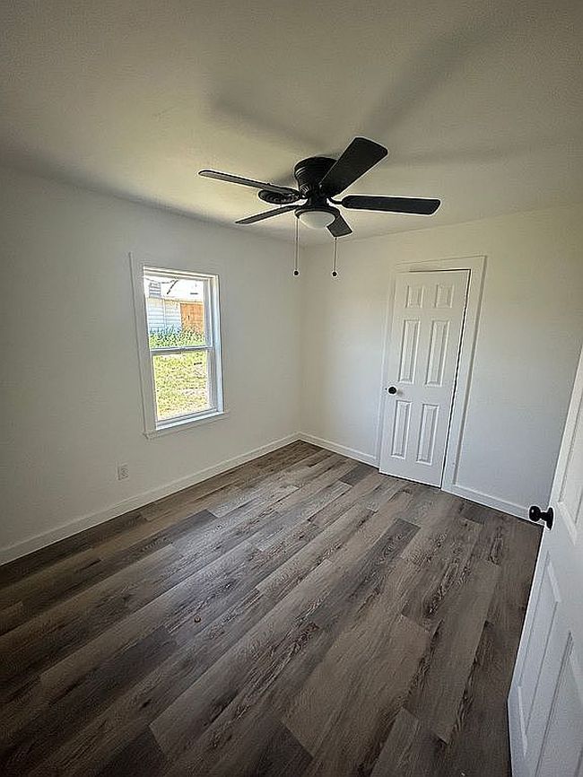 Photo of 811 8th St, Plains, TX