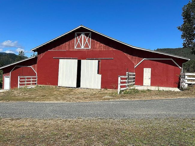 Photo of 8980 N Applegate Rd, Grants Pass, OR