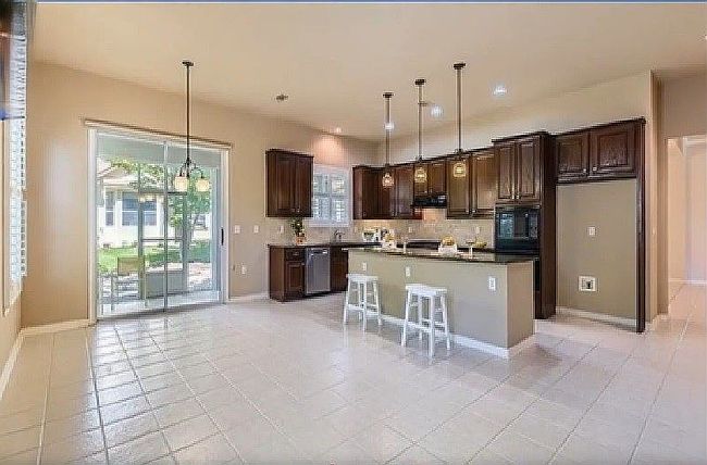 196 Whispering Wind Dr, Georgetown, TX