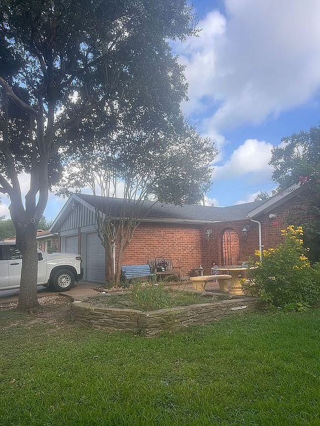 Additional photo 3 of property located at 8918 Grape St