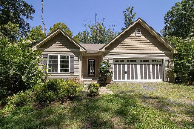 Photo of 93 Lake Pointe Ct, Pamplin, VA