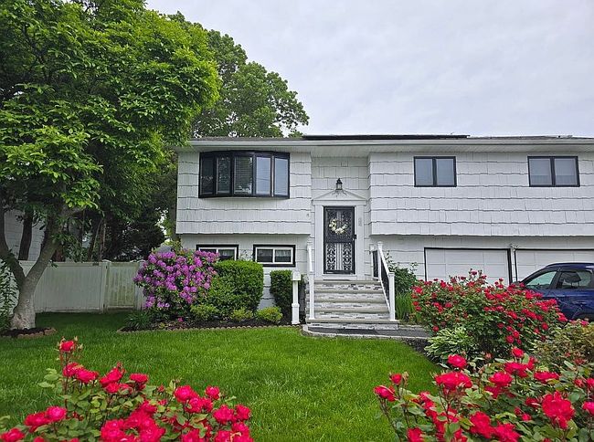 Photo of 100 Trouville Rd, Copiague, NY