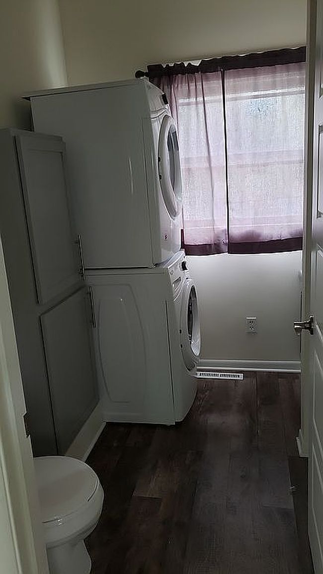 Image of 783 N Dean St