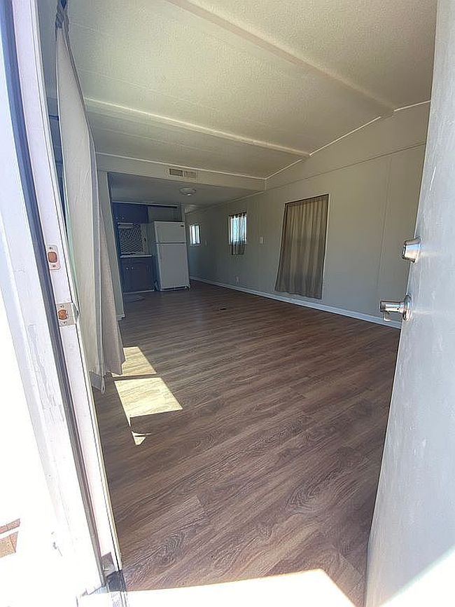 Image of 9120 W Safford St