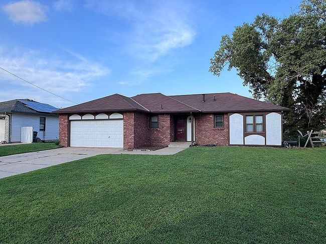Photo of 1318 N Sandplum Ln, Wichita, KS