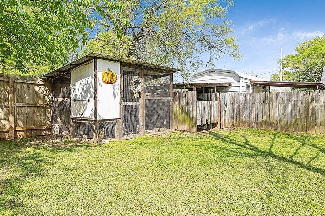 Image of 323 Houston St
