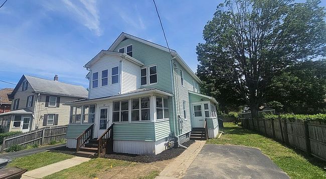Photo of 82 Windsor St, Enfield, CT