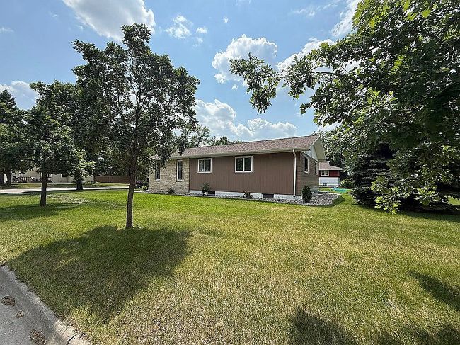 Additional photo 2 of property located at 303 W 1st St