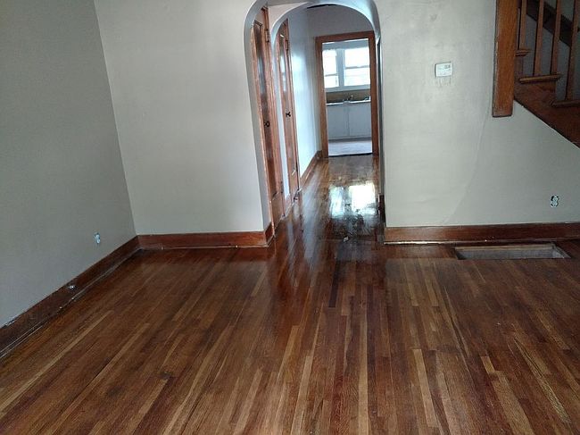 Preview of property located at 612 E Hill St