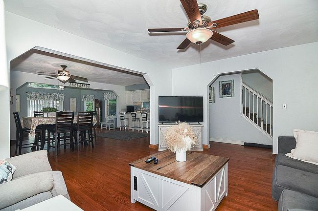 Image of 801 Hickory Ln