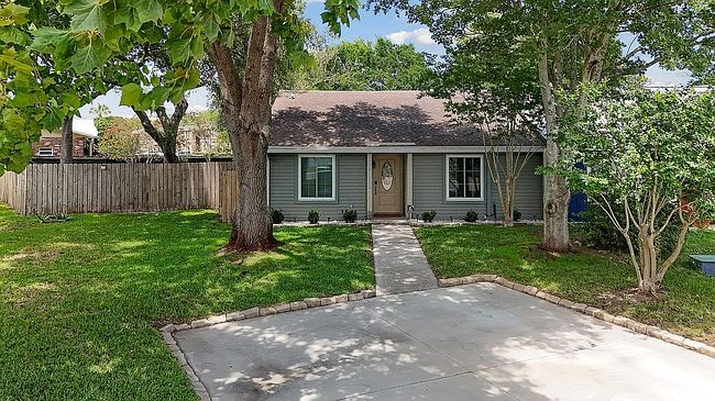 Photo of 582 Aquatic Dr, Atlantic Beach, FL