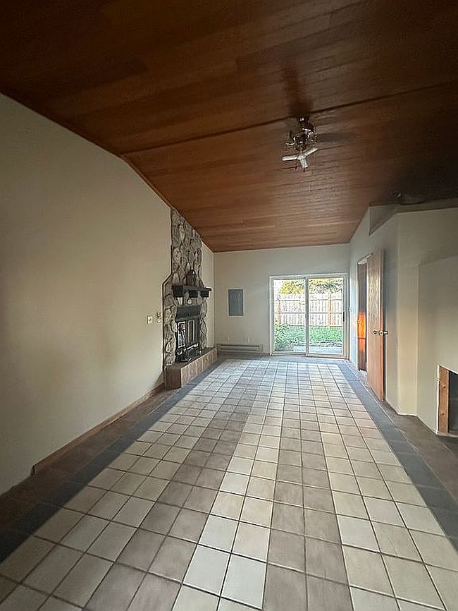 Image of 98 3rd Ave N