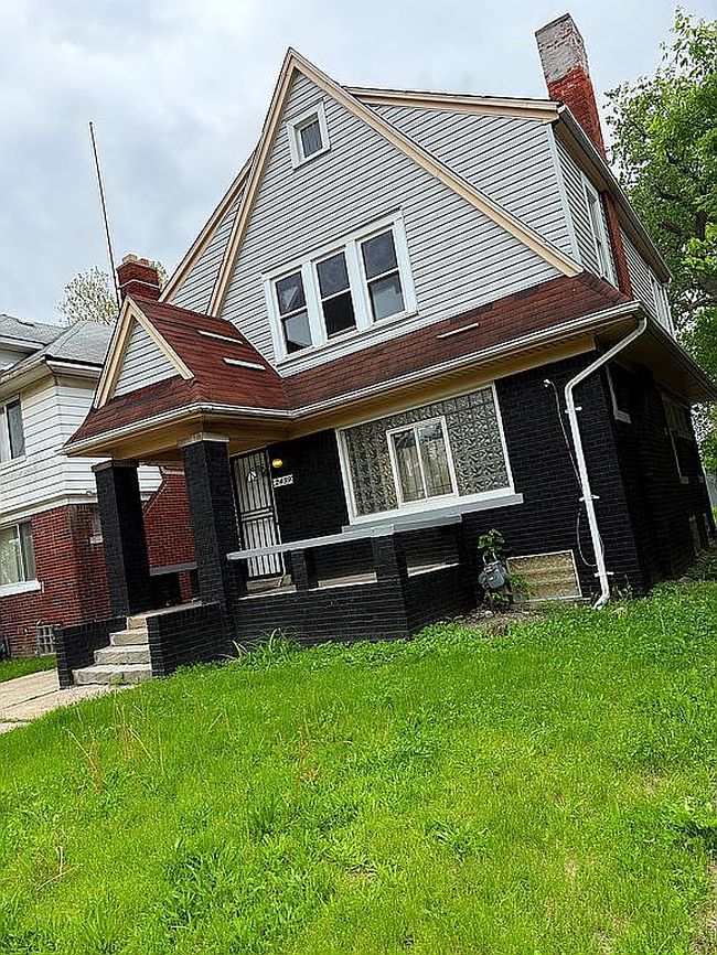 Image of 2439 Highland St