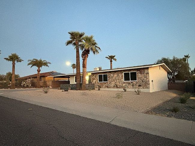 Photo of 1931 E Flynn Ln, Phoenix, AZ