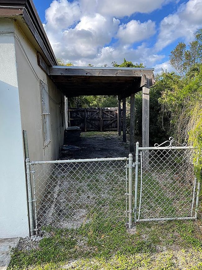 Image of 1300 Ne 182nd St