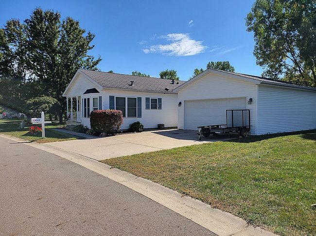 Photo of 319 Lisa Ln