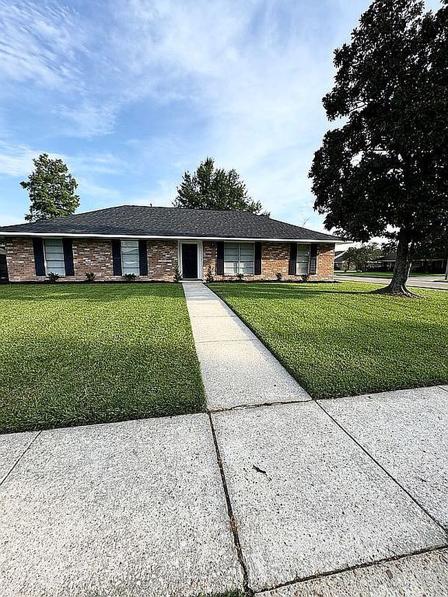 Photo of 1005 E Palmview St, Gonzales, LA