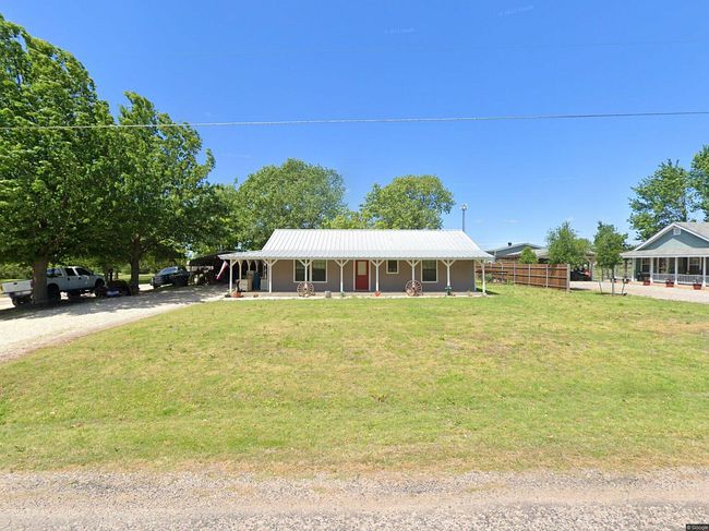 Photo of 702 N Lamar St, Tioga, TX