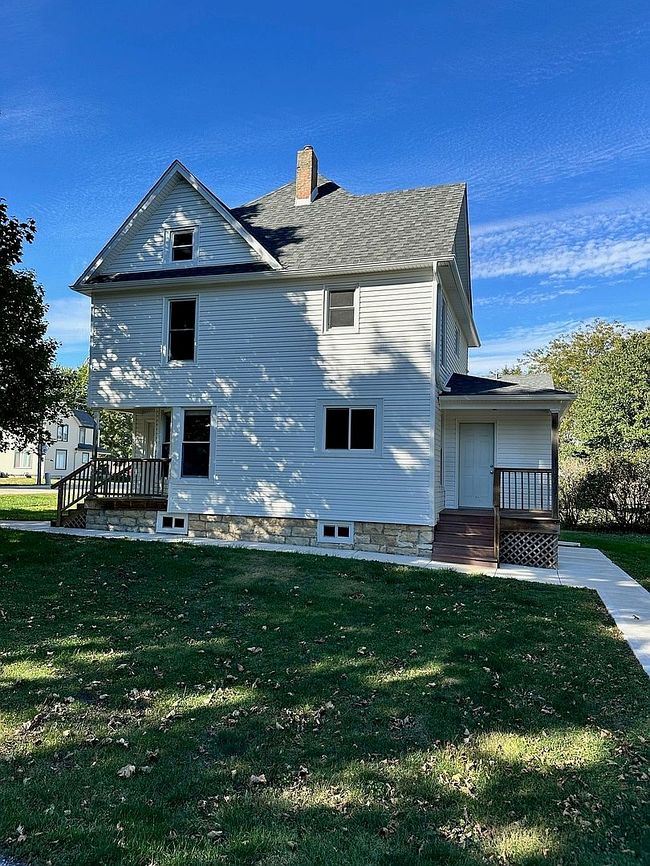 Preview of property located at 206 N Shabbona Rd