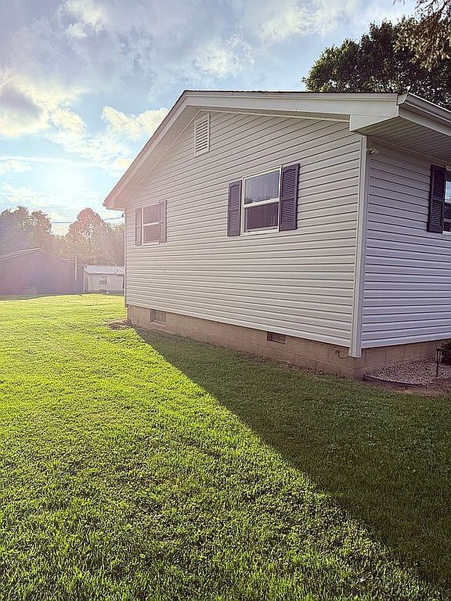 Photo of 113 Candlelight Dr, Wellston, OH