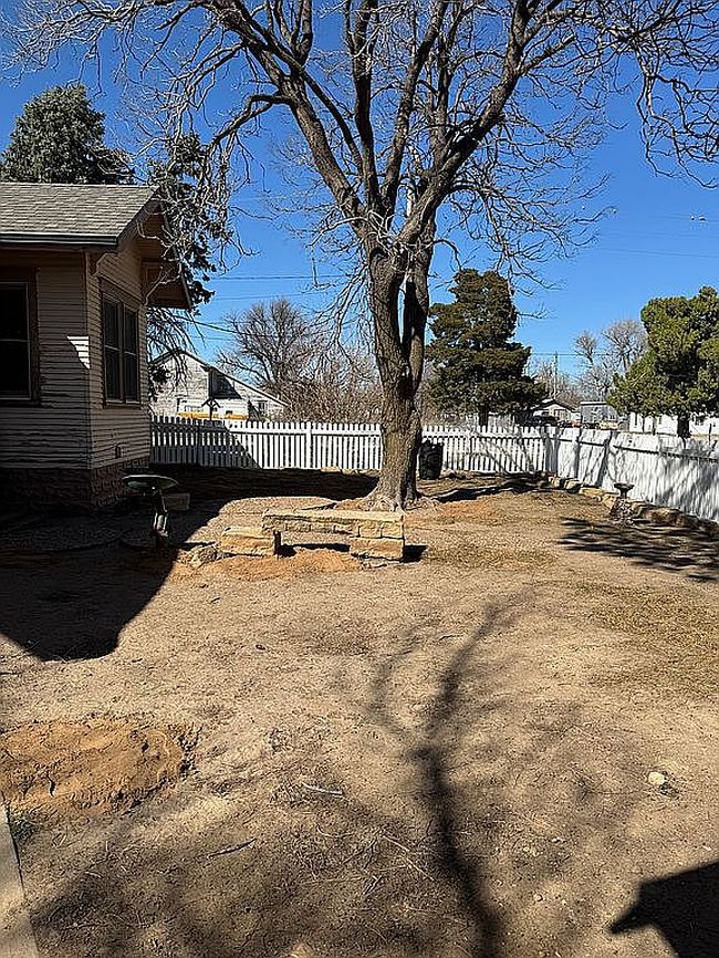 Image of 217 W 6th St