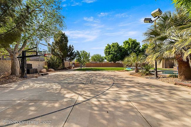 Image of 2105 S Log Ln #3