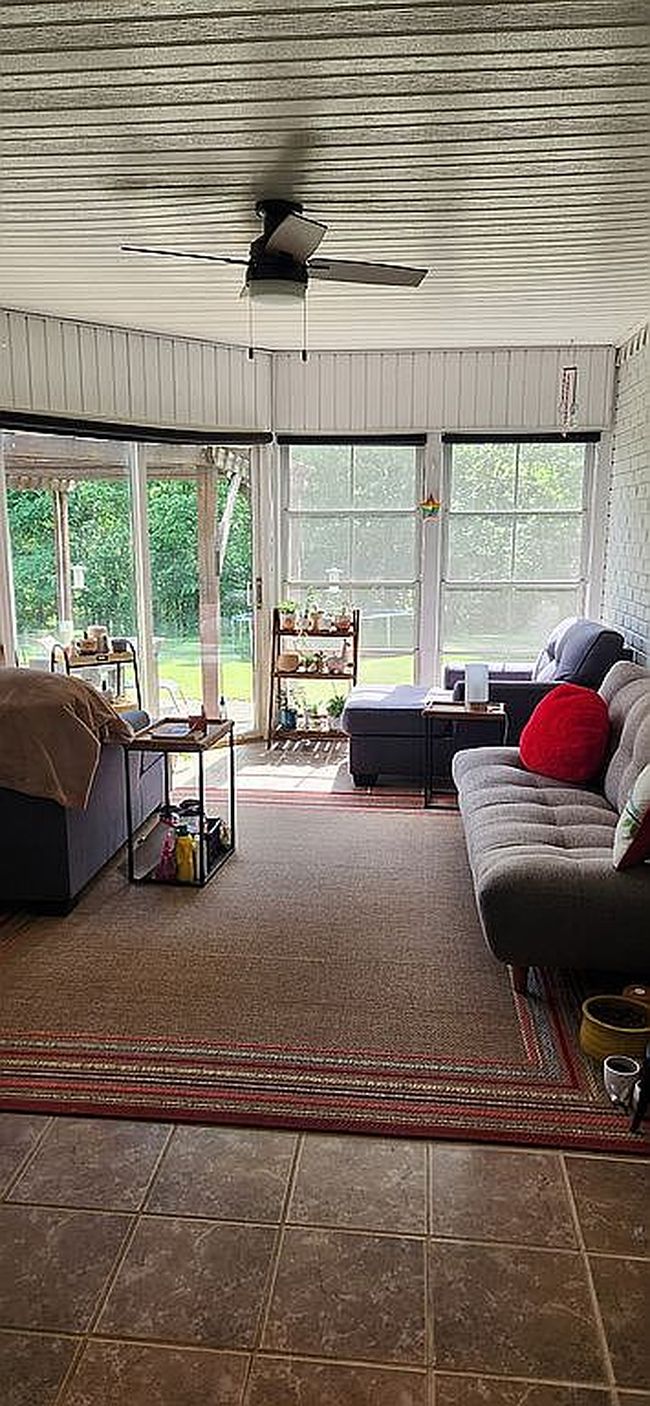Image of 120 Carmen Dr