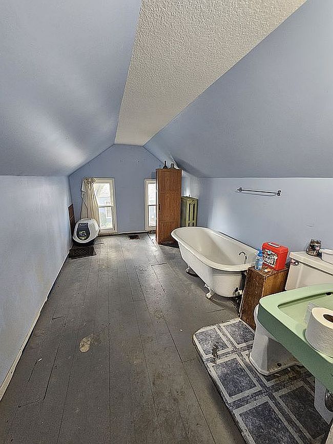 Photo of 411 E Division St, Orient, IA