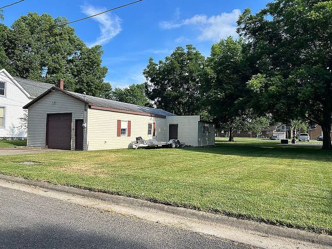 Photo of 290 N Elm St, Breese, IL