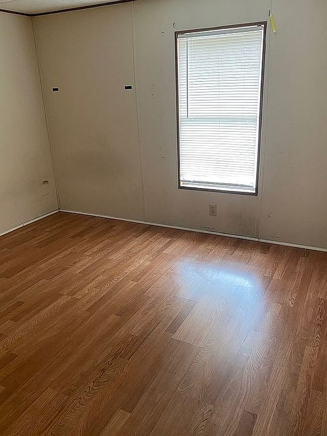 Photo of 300 E 1st St, Hooks, TX