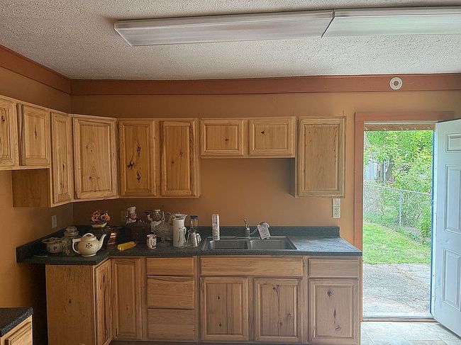 Photo of 136 Maplewood Ave, Ambridge, PA