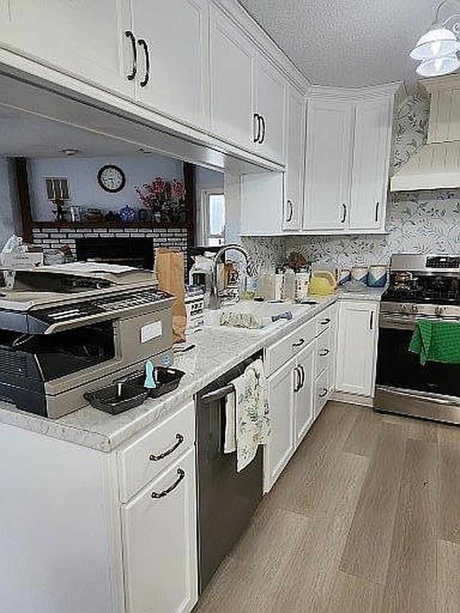 Photo of 1307 Lawrence Dr, Hays, KS