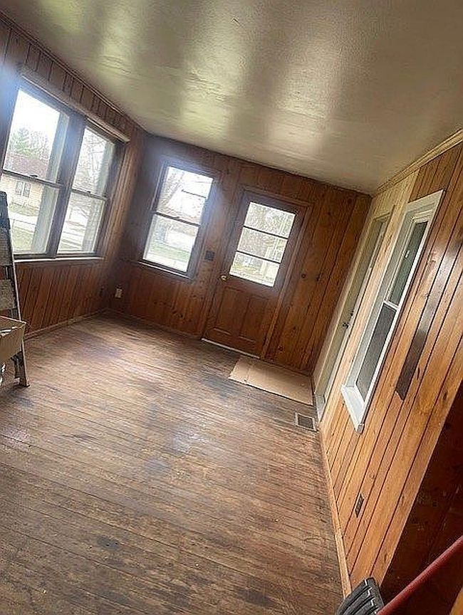 Image of 922 W Lincoln Ave