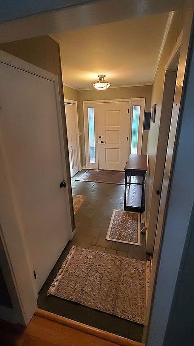 Photo of 1277 Pembroke Ct, Niskayuna, NY