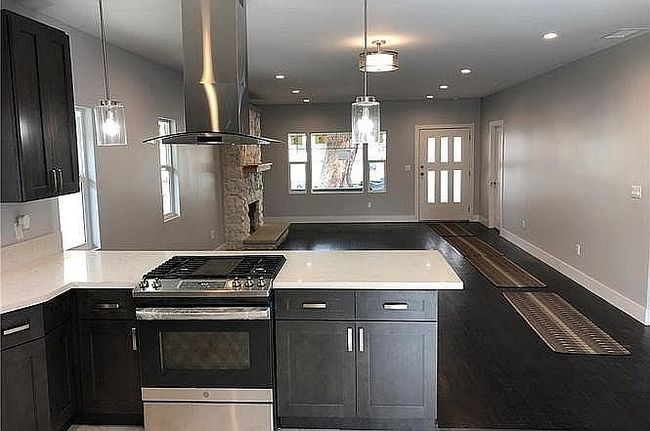 Additional photo 2 of property located at 1128 W 49th St