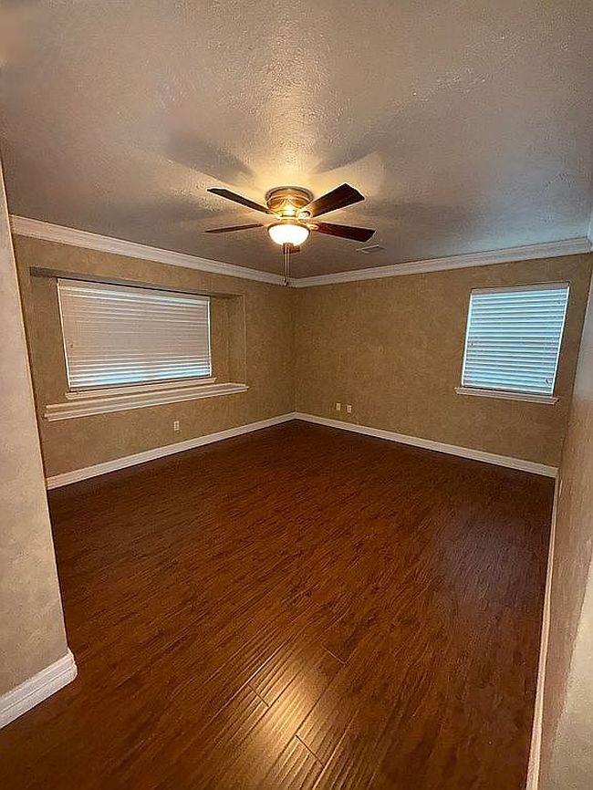 Photo of 346 Stonehenge Ln, Houston, TX
